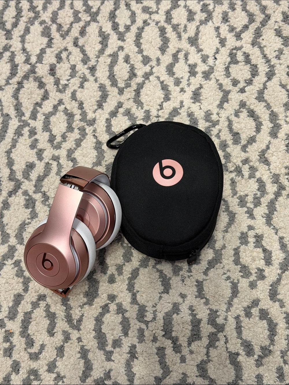 Beats by Dre Solo3 Wireless Headphones - Rose Gold with Black Case